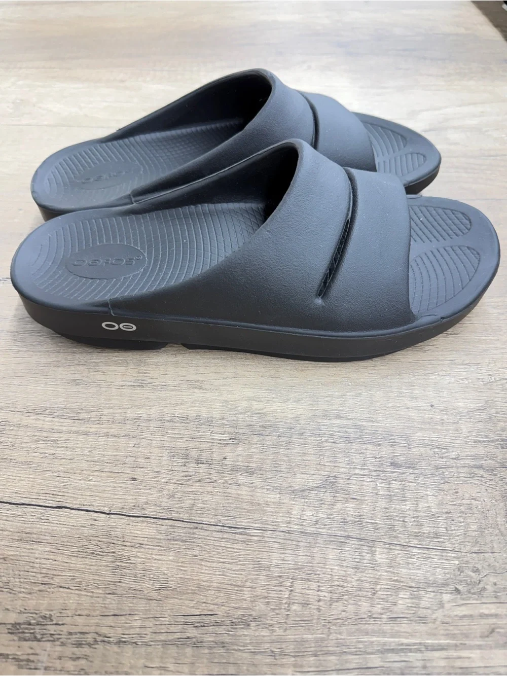 OOFOS Black Recovery Slide Sandals